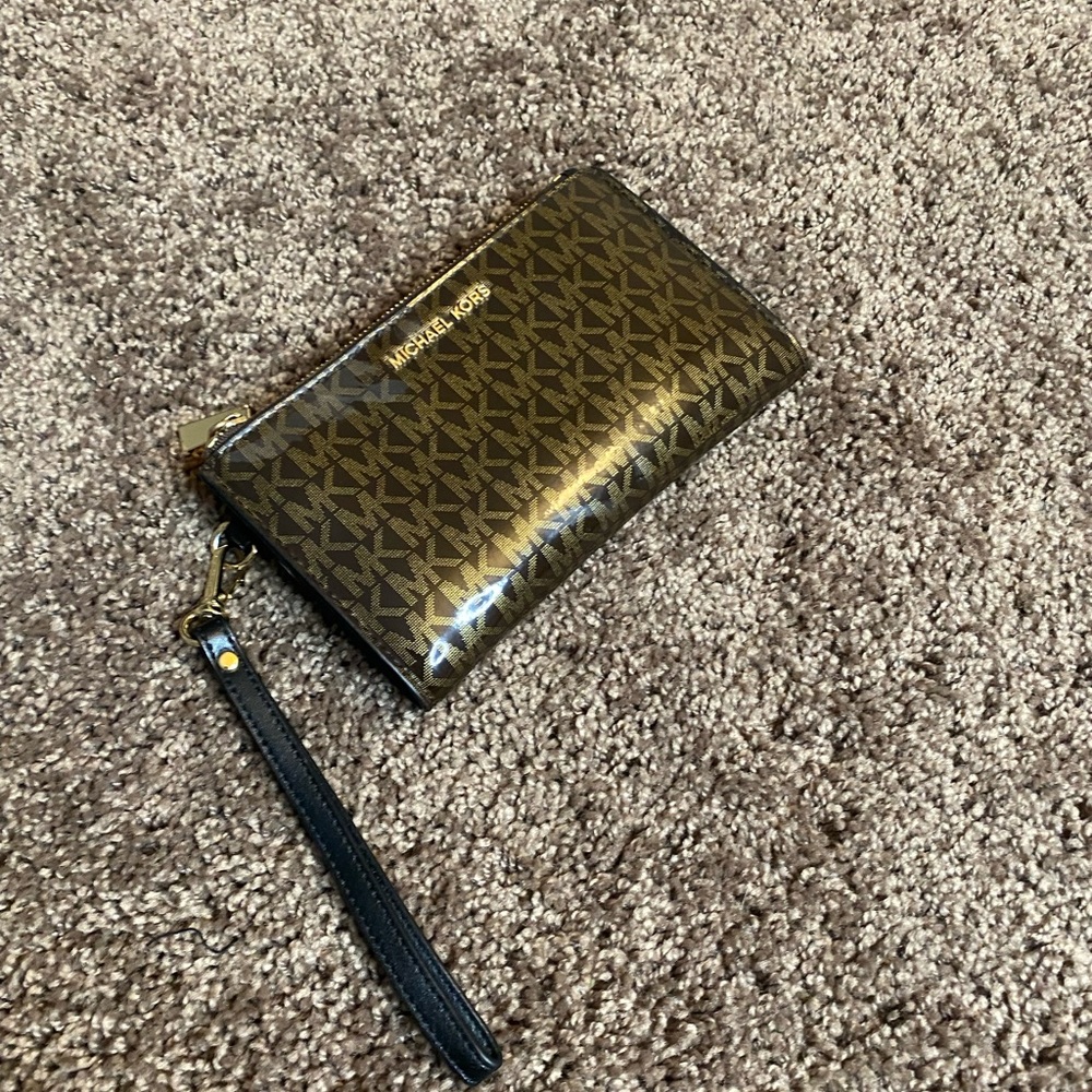 Michael kors wallet/wristlet 🥳